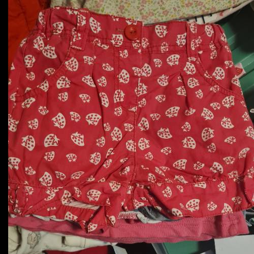 shorts Erdbeer pink  Größe: 80, zu finden beim Stand 102 am Standort Flohkids Hamburg Nord