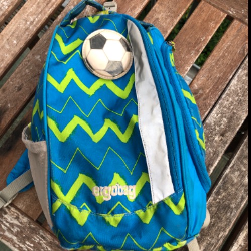 Ergobag Rucksack blau/grün, zu finden beim Stand 56 am Standort Flohkids Hamburg Nord