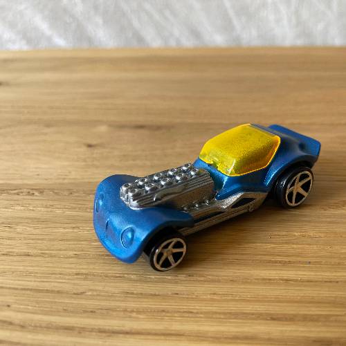 Rückziehauto blau Hot Wheels, zu finden beim Stand 9 am Standort Flohkids Hamburg Nord