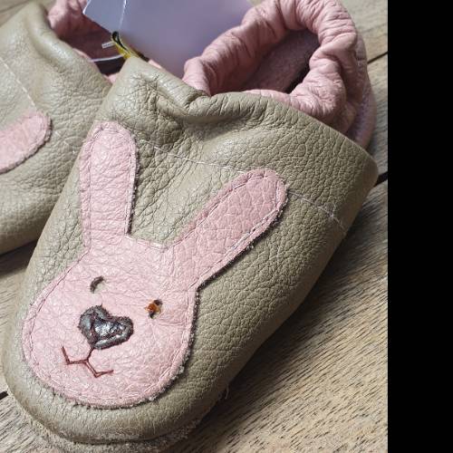 Puschenalarm Hausschuhe Hase, zu finden beim Stand 24 am Standort Flohkids Hamburg Nord