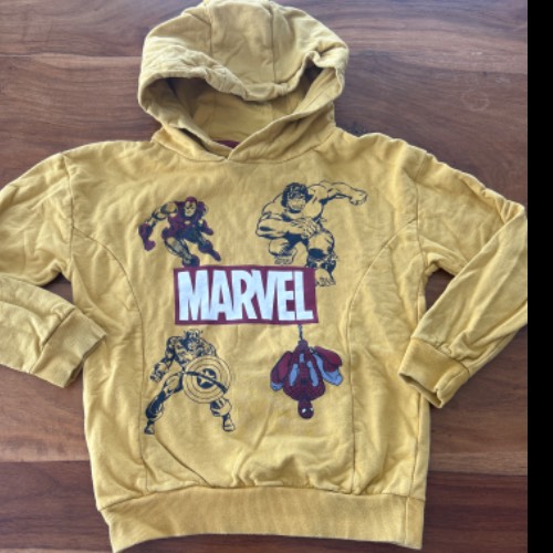 Marvel Pullover gelb  Größe: 134, zu finden beim Stand 121 am Standort Flohkids Hamburg Nord