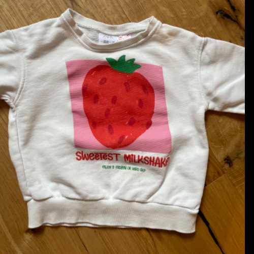 Zara Sweatshirt Erdbeere  Größe: 92, zu finden beim Stand 100 am Standort Flohkids Hamburg Nord