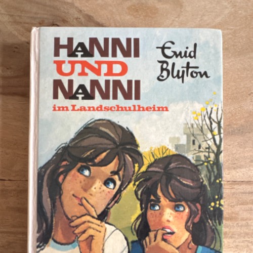 Hanni und Nanni Buch , zu finden beim Stand 29 am Standort Flohkids Hamburg Nord