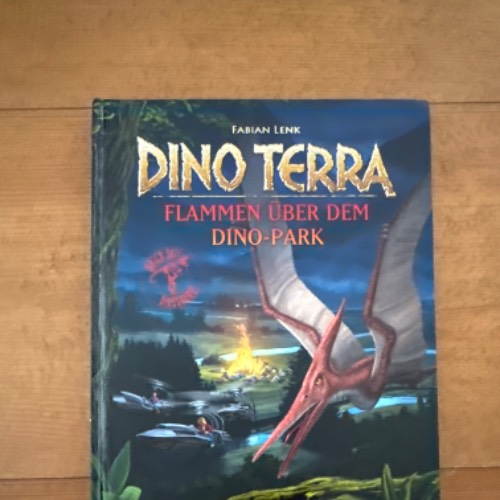 Dino Terra Dino-Park Buch5, zu finden beim Stand 29 am Standort Flohkids Hamburg Nord