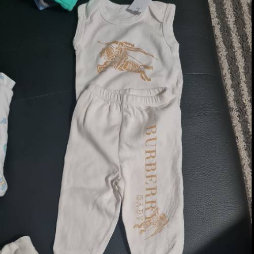 Bodyset Burberry creme  Größe: 56 Neu, zu finden beim Stand 102 am Standort Flohkids Hamburg Nord