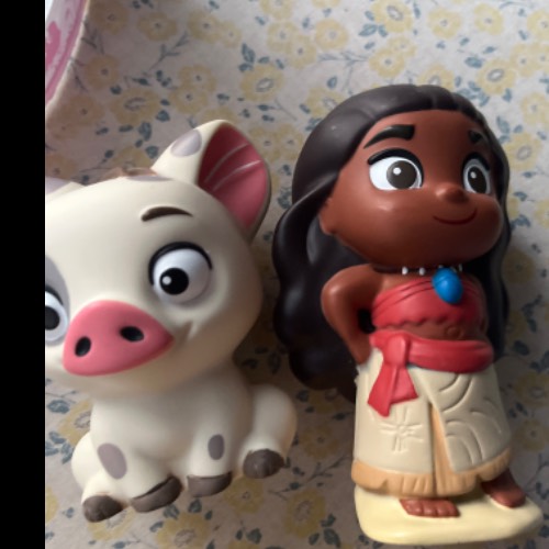 Disney Moana Puppe und Schwein, zu finden beim Stand 160 am Standort Flohkids Hamburg Nord