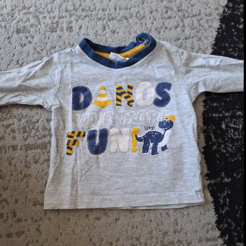 Langarmshirt  Größe: 68 Dino, zu finden beim Stand 72 am Standort Flohkids Hamburg Nord