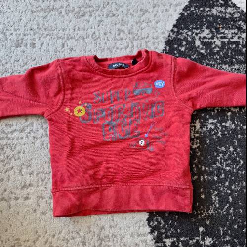 Pulli  Größe: 68 rot, zu finden beim Stand 72 am Standort Flohkids Hamburg Nord