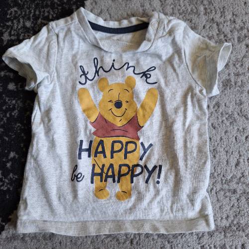 T-shirt  Größe: 68 pooh , zu finden beim Stand 72 am Standort Flohkids Hamburg Nord