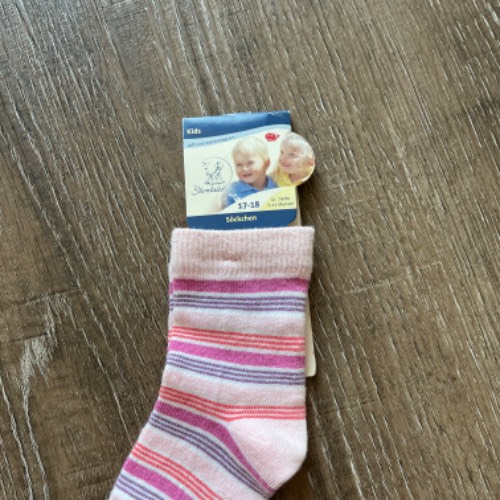 Sterntaler Socken neu  Größe: 17-18 , zu finden beim Stand 129 am Standort Flohkids Hamburg Nord