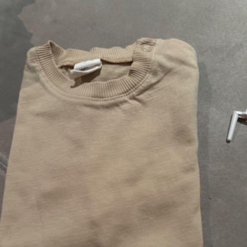 T-Shirt beige  Größe: 86, zu finden beim Stand 172 am Standort Flohkids Hamburg Nord