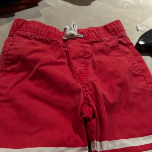 Shorts rot  Größe: 104 H&M, zu finden beim Stand 172 am Standort Flohkids Hamburg Nord