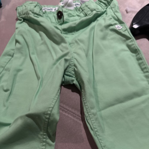 Hose grün  Größe: 92 H&M, zu finden beim Stand 172 am Standort Flohkids Hamburg Nord