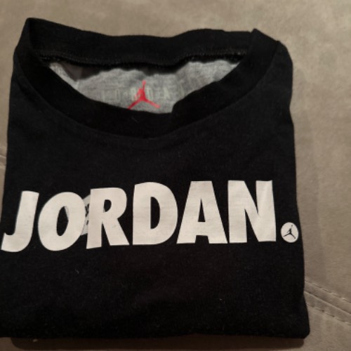 T-Shirt Jordan schwarz  Größe: 92, zu finden beim Stand 172 am Standort Flohkids Hamburg Nord