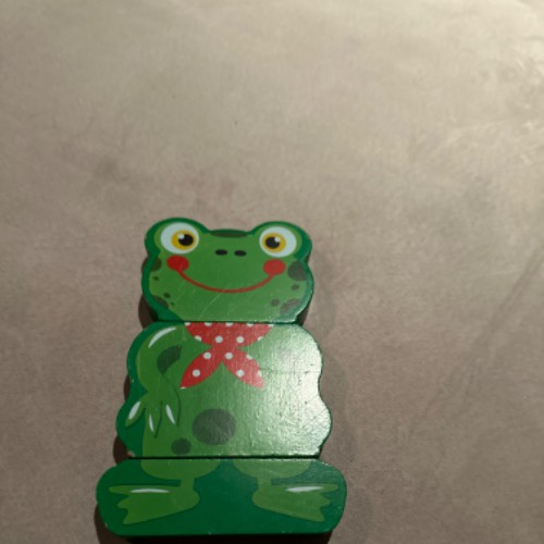 Puzzle Frosch grün Holz , zu finden beim Stand 172 am Standort Flohkids Hamburg Nord