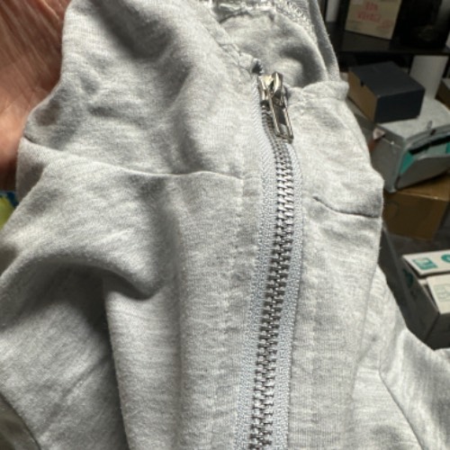 Sweatshirt grau  Größe: 80, zu finden beim Stand 172 am Standort Flohkids Hamburg Nord