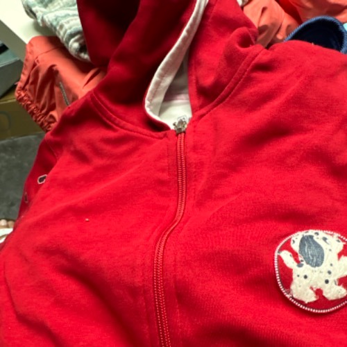 Sweatjacke rot  Größe: 92, zu finden beim Stand 172 am Standort Flohkids Hamburg Nord