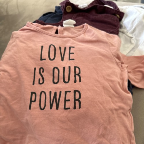 Longshirt rosa  Größe: 74 love , zu finden beim Stand 172 am Standort Flohkids Hamburg Nord