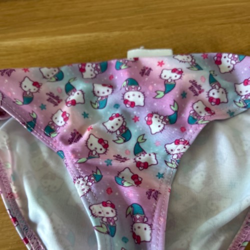 Badehose Hello Kitty  Größe: 98/104, zu finden beim Stand 127 am Standort Flohkids Hamburg Nord