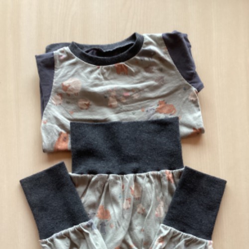 Handmade Pumphose LA-Shirt  Größe: 74, zu finden beim Stand 51 am Standort Flohkids Hamburg Nord