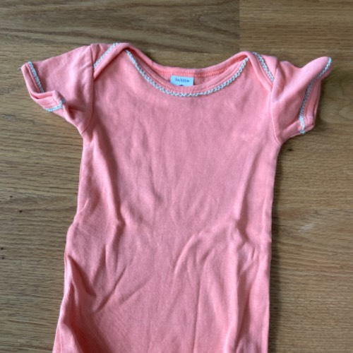  Body Petit Bateau  Größe: 60 apricot, zu finden beim Stand 66 am Standort Flohkids Hamburg Nord