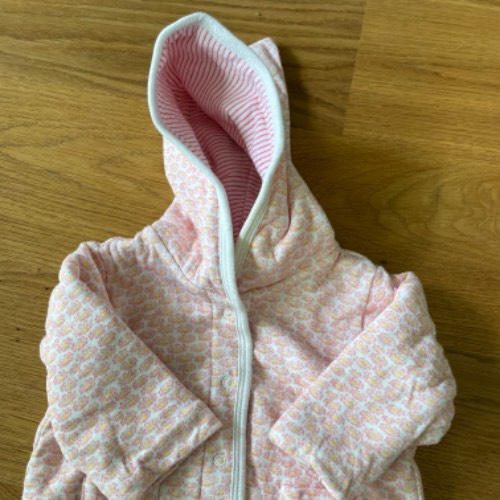 Jacke Petit Bateau  Größe: 60 geblümt, zu finden beim Stand 66 am Standort Flohkids Hamburg Nord