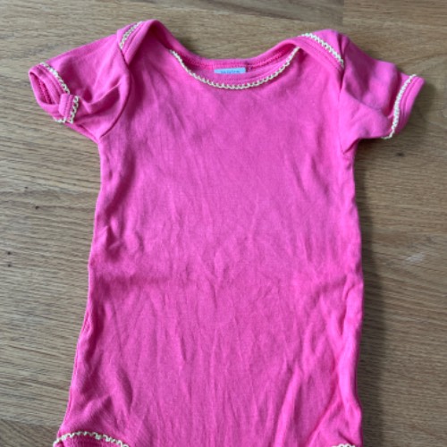  Body Petit Bateau  Größe: 60 pink, zu finden beim Stand 66 am Standort Flohkids Hamburg Nord