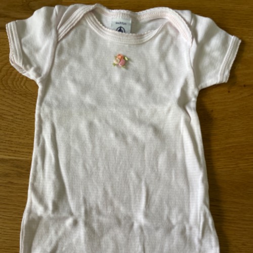 Petit Bateau Strampler rosa  Größe: 67, zu finden beim Stand 66 am Standort Flohkids Hamburg Nord