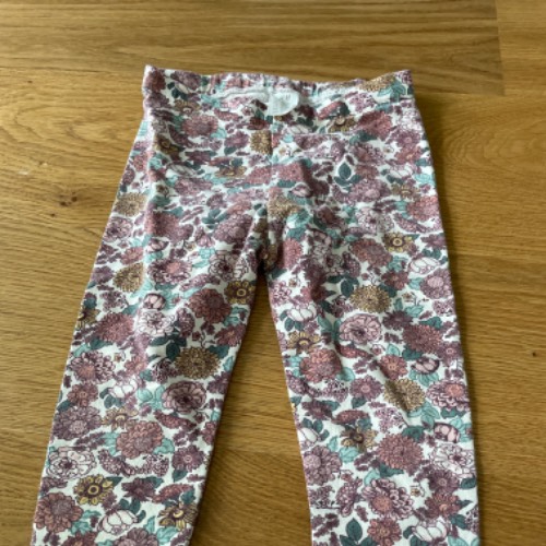 H&M Leggings geblümt  Größe: 86, zu finden beim Stand 66 am Standort Flohkids Hamburg Nord