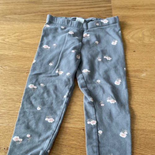 H&M Leggings grau Blumen  Größe: 86, zu finden beim Stand 66 am Standort Flohkids Hamburg Nord