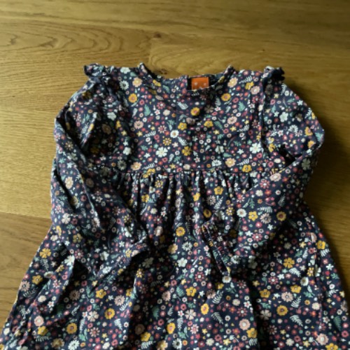 Kleid Pusblu  Größe: 98 geblümt, zu finden beim Stand 66 am Standort Flohkids Hamburg Nord