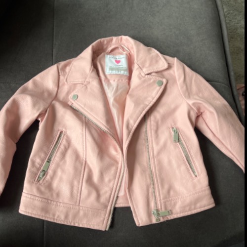 Kunstlederjacke  Größe: 3-4 Jahre , zu finden beim Stand 57 am Standort Flohkids Hamburg Nord