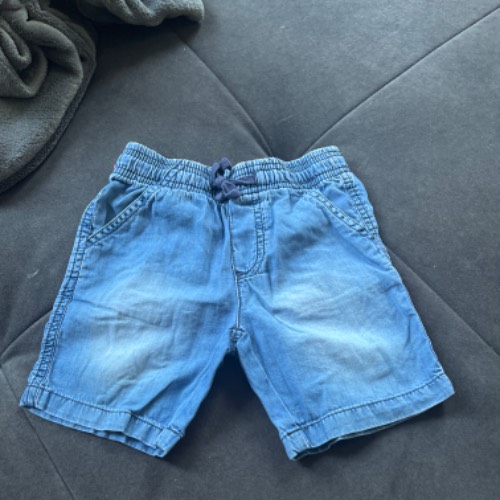 Jeans Shorts  Größe: 98/104, zu finden beim Stand 57 am Standort Flohkids Hamburg Nord