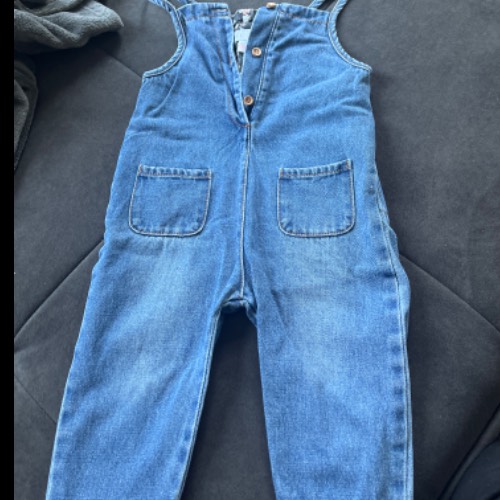 Latzhose Jeans Zara  Größe: 98, zu finden beim Stand 57 am Standort Flohkids Hamburg Nord