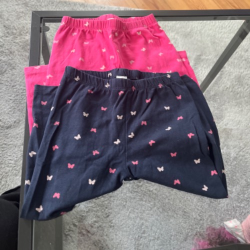 2 x  Größe: 3/4 leggins  Größe: 104, zu finden beim Stand 57 am Standort Flohkids Hamburg Nord