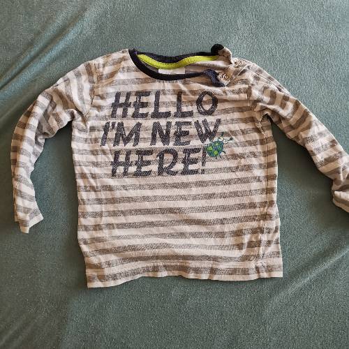 Langarmshirt Hello I'm new  Größe: 92, zu finden beim Stand 184 am Standort Flohkids Hamburg Nord