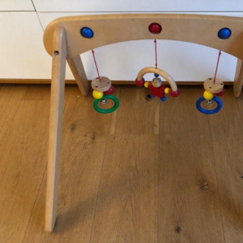 Spielbogen Trapez Holz, zu finden beim Stand 118 am Standort Flohkids Hamburg Nord