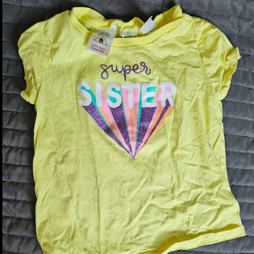 T-Shirt Oshkosh Sister  Größe: 104, zu finden beim Stand 87 am Standort Flohkids Hamburg Nord