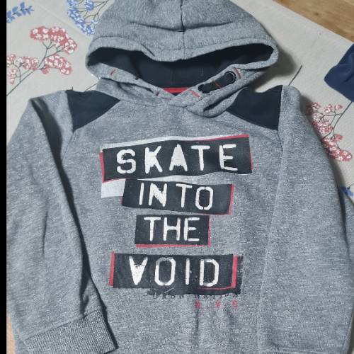 Hoodie Skate grau  Größe: 122/128, zu finden beim Stand 70 am Standort Flohkids Hamburg Nord