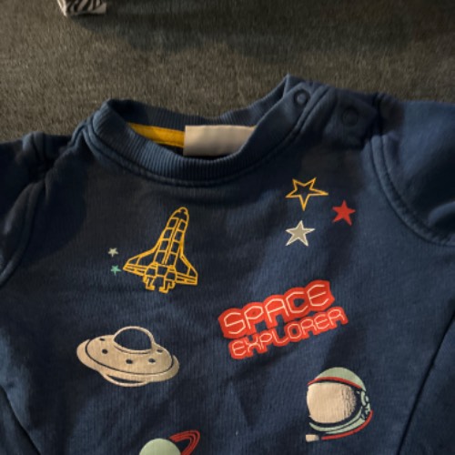 Pullover Space  Größe: 68, zu finden beim Stand 93 am Standort Flohkids Hamburg Nord