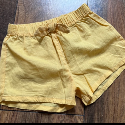 Shorts H&M gelb  Größe: 74 Neu, zu finden beim Stand 28 am Standort Flohkids Hamburg Nord