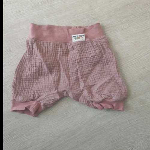 Fuchs & Kiwi kurze Hose  Größe: 86/92, zu finden beim Stand 135 am Standort Flohkids Hamburg Nord