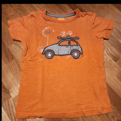 T Shirt Pusblu orange Auto  Größe: 104, zu finden beim Stand 30 am Standort Flohkids Hamburg Nord