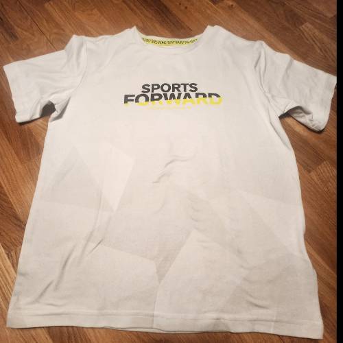 T Shirt active weiß Größe: 134, zu finden beim Stand 30 am Standort Flohkids Hamburg Nord