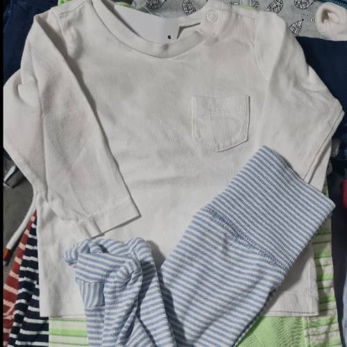 H&m Hose gestr+ Shirt  Größe: 62, zu finden beim Stand 102 am Standort Flohkids Hamburg Nord