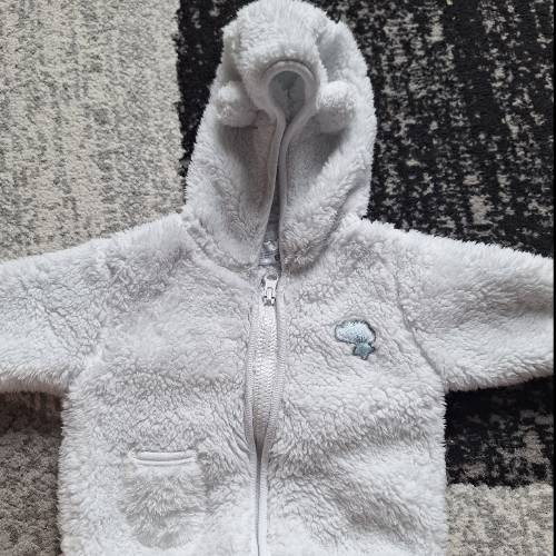 Teddyjacke  Größe: 62 weiß , zu finden beim Stand 72 am Standort Flohkids Hamburg Nord