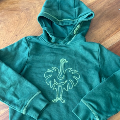 Hoddie E. Strauss  Größe: 122/128 grün, zu finden beim Stand 121 am Standort Flohkids Hamburg Nord