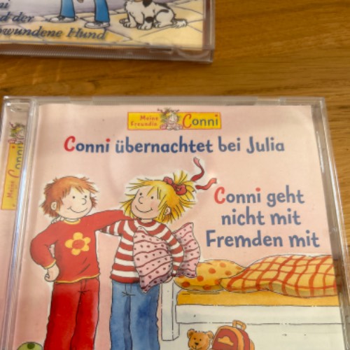 Conni übernachtet bei Julia , zu finden beim Stand 127 am Standort Flohkids Hamburg Nord