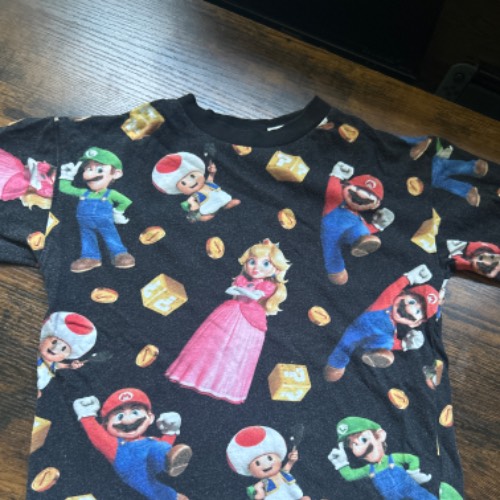 Mario Shirt H&M  Größe: 110/116, zu finden beim Stand 90 am Standort Flohkids Hamburg Nord