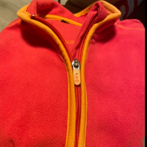 Fleece Jacke rotorange  Größe: 110/116, zu finden beim Stand 21 am Standort Flohkids Hamburg Nord